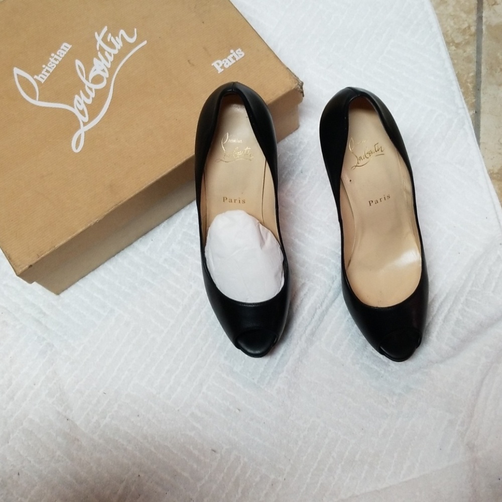Christian Louboutin Peep Pump